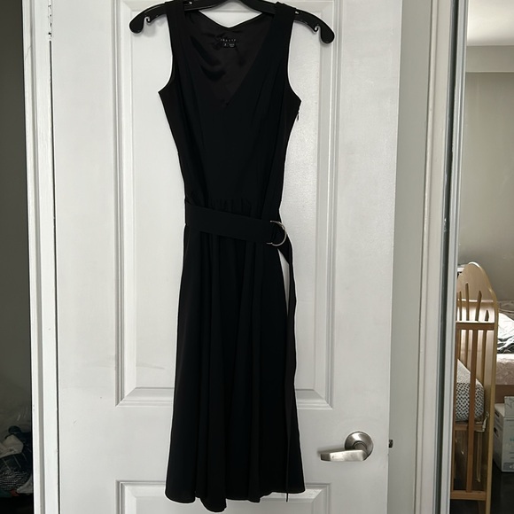 Theory Sleeveless V neck Flared Black Midi Dress with Buckle belt Size 2 - Picture 1 of 8